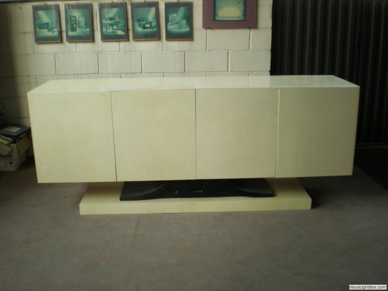 Mobile ricoperto di pergamena